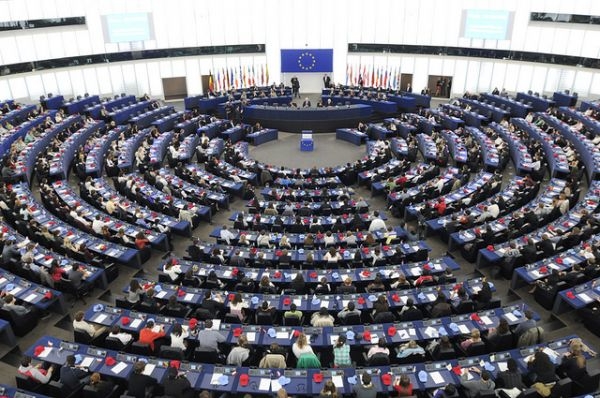 Европарламентът съветва ЕК да ни спре еврофондовете 7 Европейски парламент