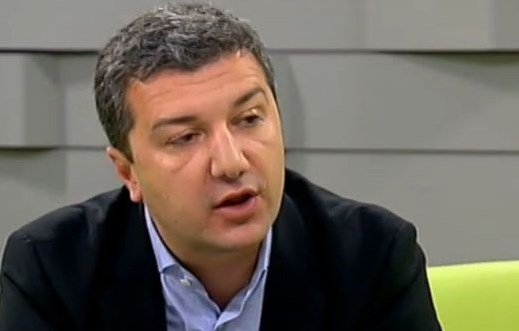 Драгомир Стойнев захапа водеща от Нова ТВ 9 f64b0864e862d3c122851be4770d6e9a